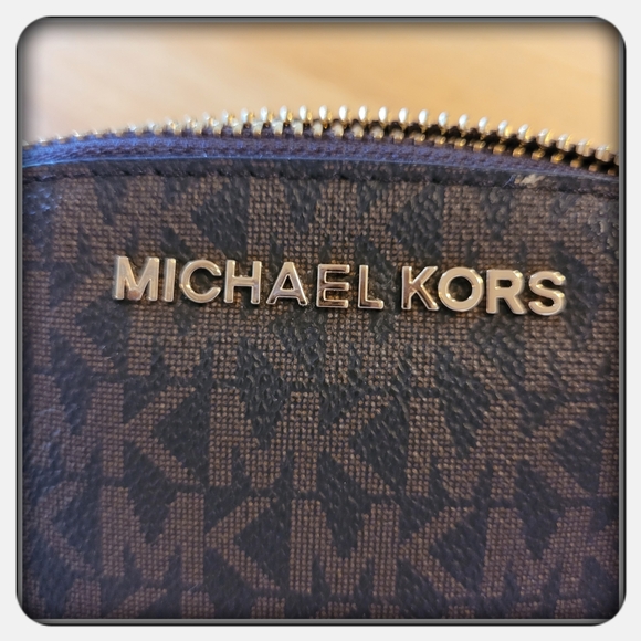 EUC Woman's Michael kors Brown Large Jet Set Travel Pouch - Picture 5 of 7